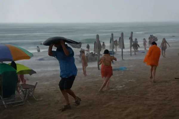 Immagine per Maltempo Improvviso in Campania: Grandinata e Acquazzoni Paralizzano il Salernitano